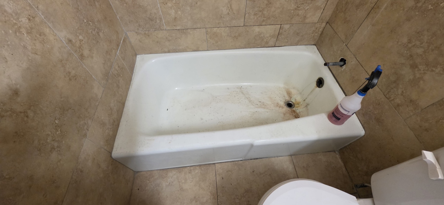 Bathtub Refinishing before