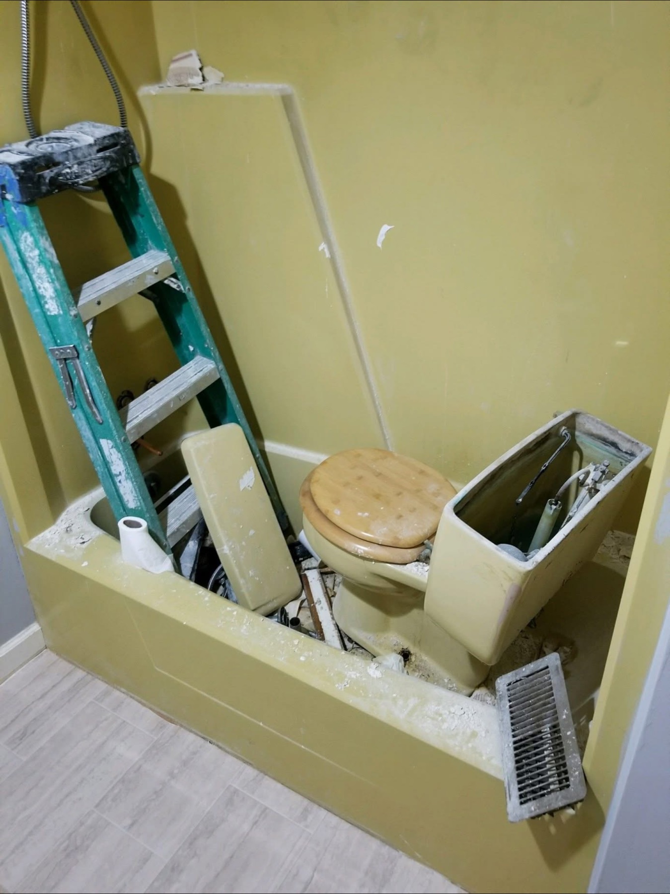Fiberglass Tub & Shower Refinishing before